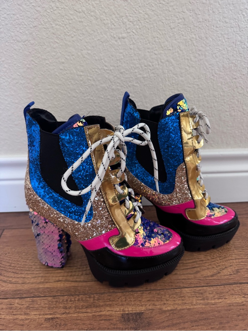Fabulous Women’s Boots Size 6 can fit size 8